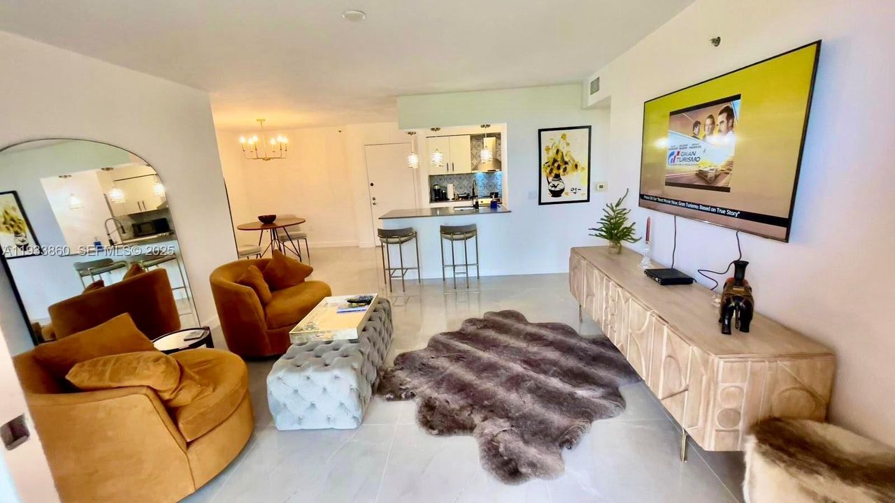 For Sale: $399,000 (1 beds, 1 baths, 730 Square Feet)