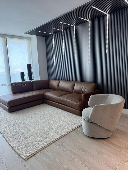 For Rent: $5,500 (2 beds, 2 baths, 1095 Square Feet)