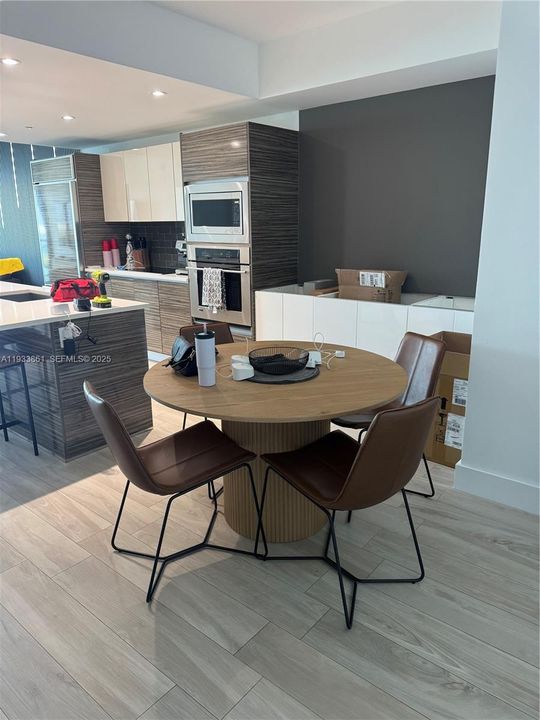 For Rent: $5,500 (2 beds, 2 baths, 1095 Square Feet)