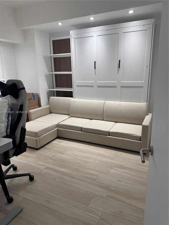 For Rent: $5,500 (2 beds, 2 baths, 1095 Square Feet)