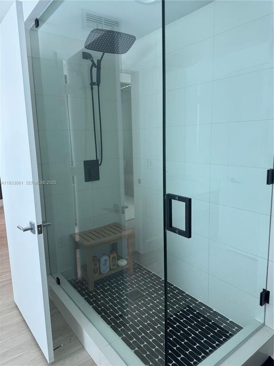 For Rent: $5,500 (2 beds, 2 baths, 1095 Square Feet)