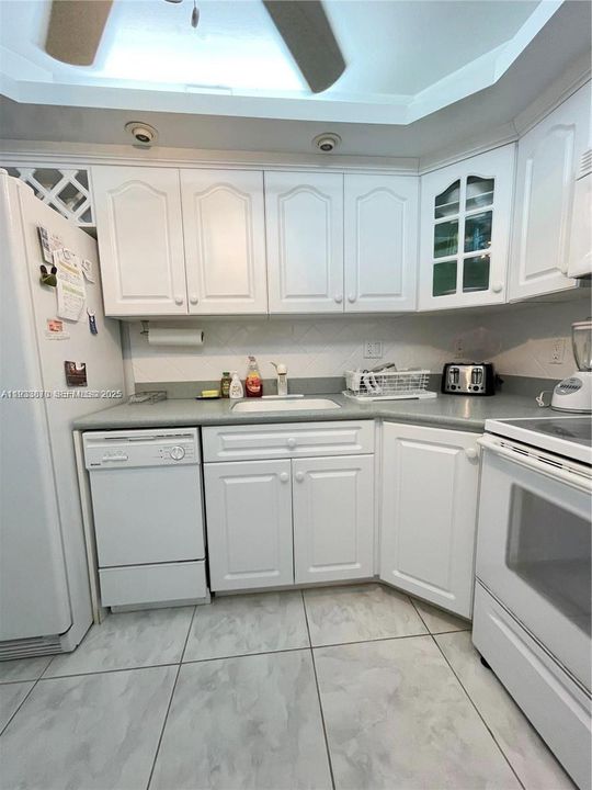 For Sale: $450,000 (2 beds, 2 baths, 1094 Square Feet)