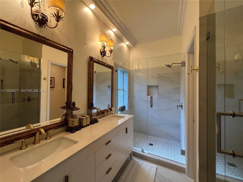 出租: $5,800 (4 贝兹, 2 浴室, 2116 平方英尺)