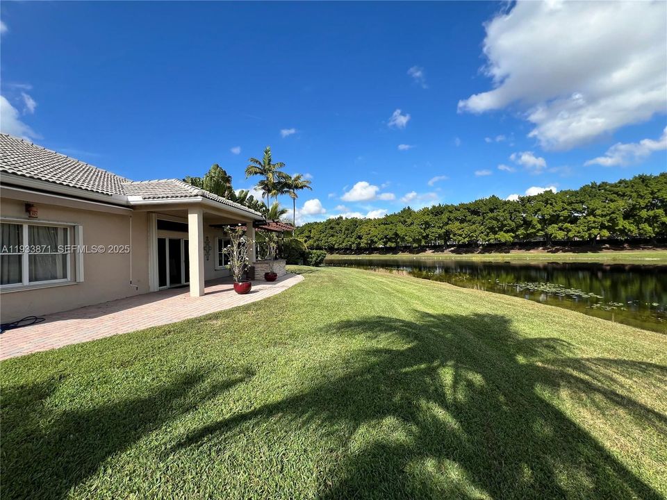 出租: $5,800 (4 贝兹, 2 浴室, 2116 平方英尺)