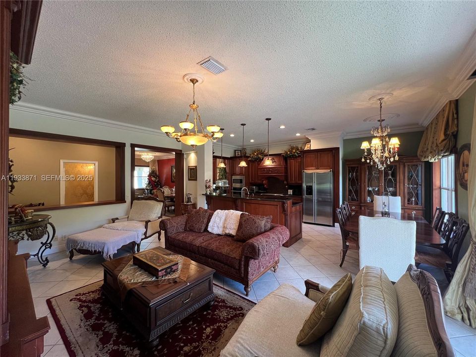 出租: $5,800 (4 贝兹, 2 浴室, 2116 平方英尺)