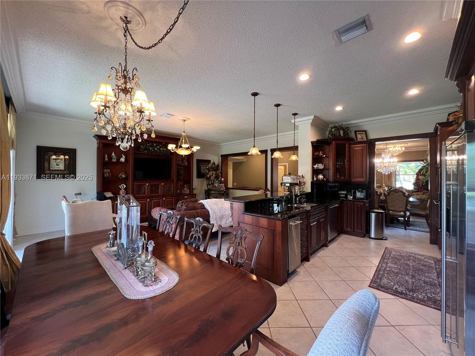 出租: $5,800 (4 贝兹, 2 浴室, 2116 平方英尺)