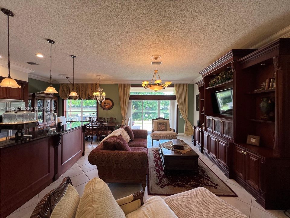 出租: $5,800 (4 贝兹, 2 浴室, 2116 平方英尺)