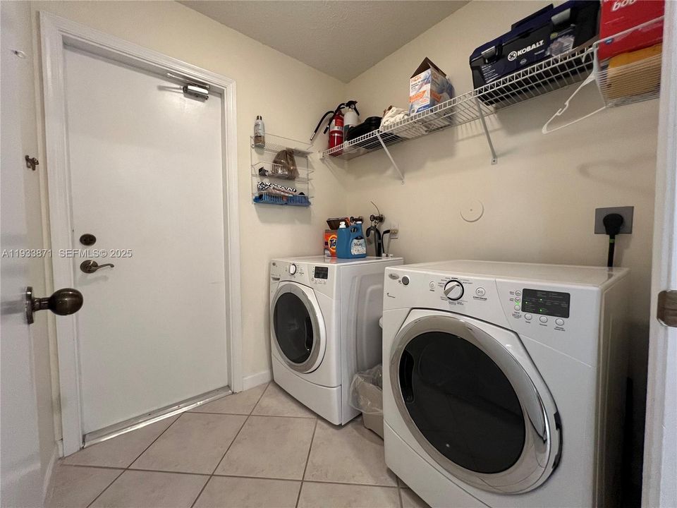 出租: $5,800 (4 贝兹, 2 浴室, 2116 平方英尺)