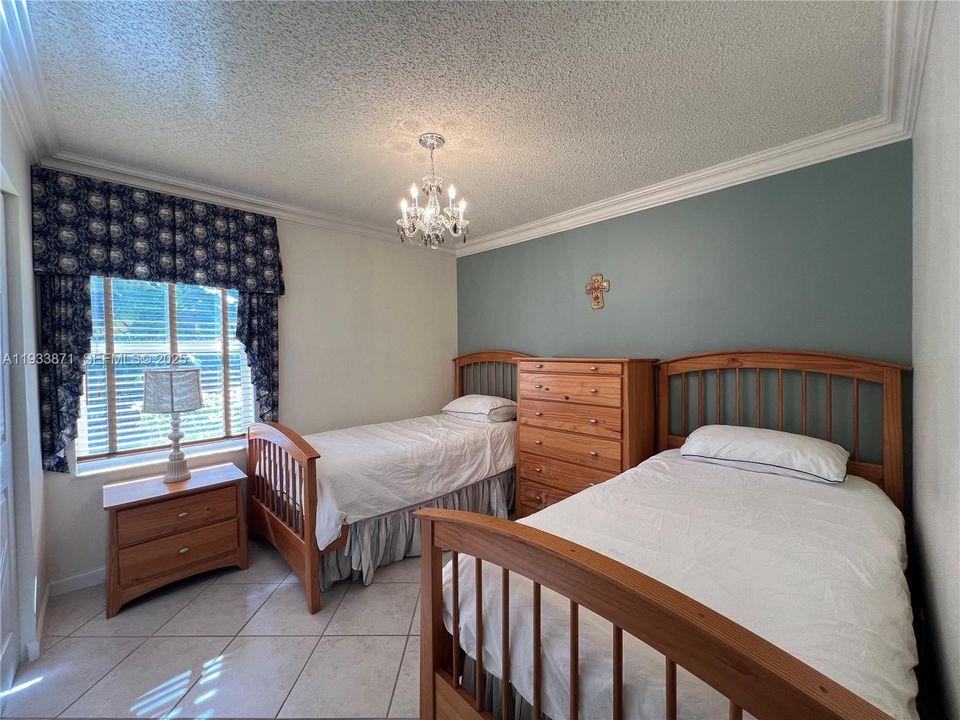 出租: $5,800 (4 贝兹, 2 浴室, 2116 平方英尺)