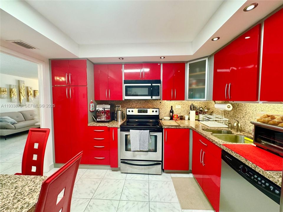 For Rent: $2,575 (2 beds, 2 baths, 1087 Square Feet)