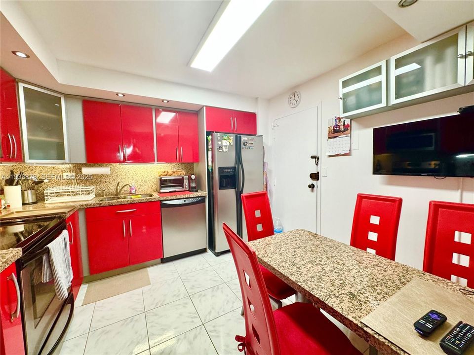 For Rent: $2,575 (2 beds, 2 baths, 1087 Square Feet)