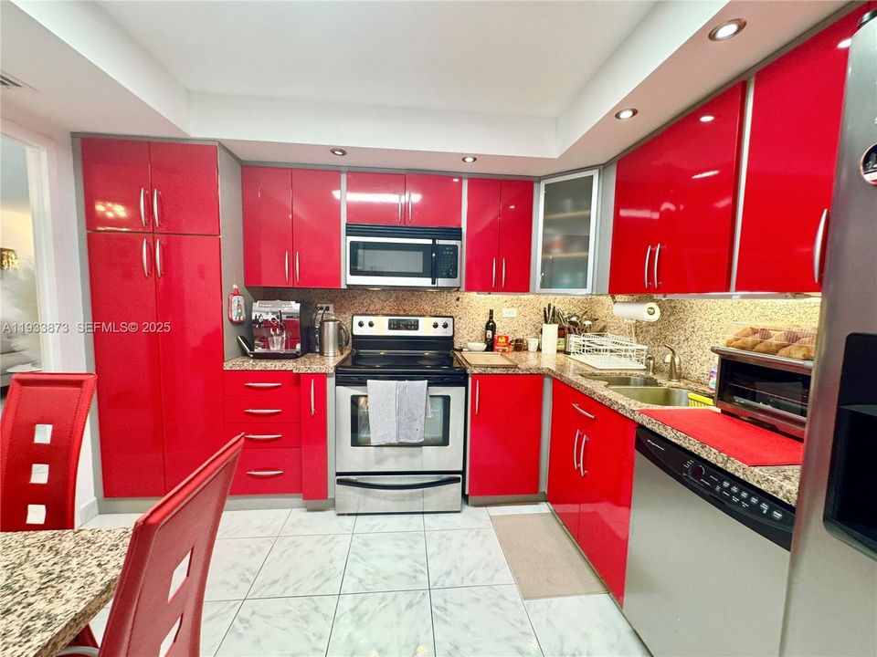 For Rent: $2,575 (2 beds, 2 baths, 1087 Square Feet)