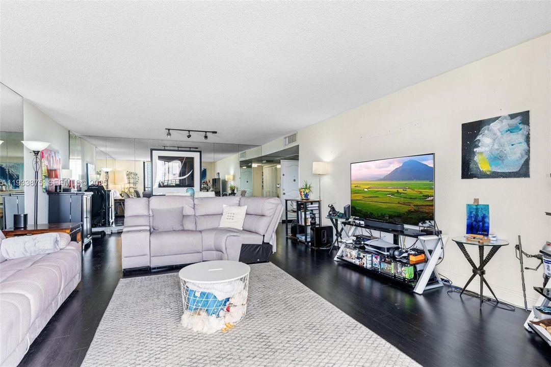 For Sale: $495,000 (3 beds, 2 baths, 1780 Square Feet)