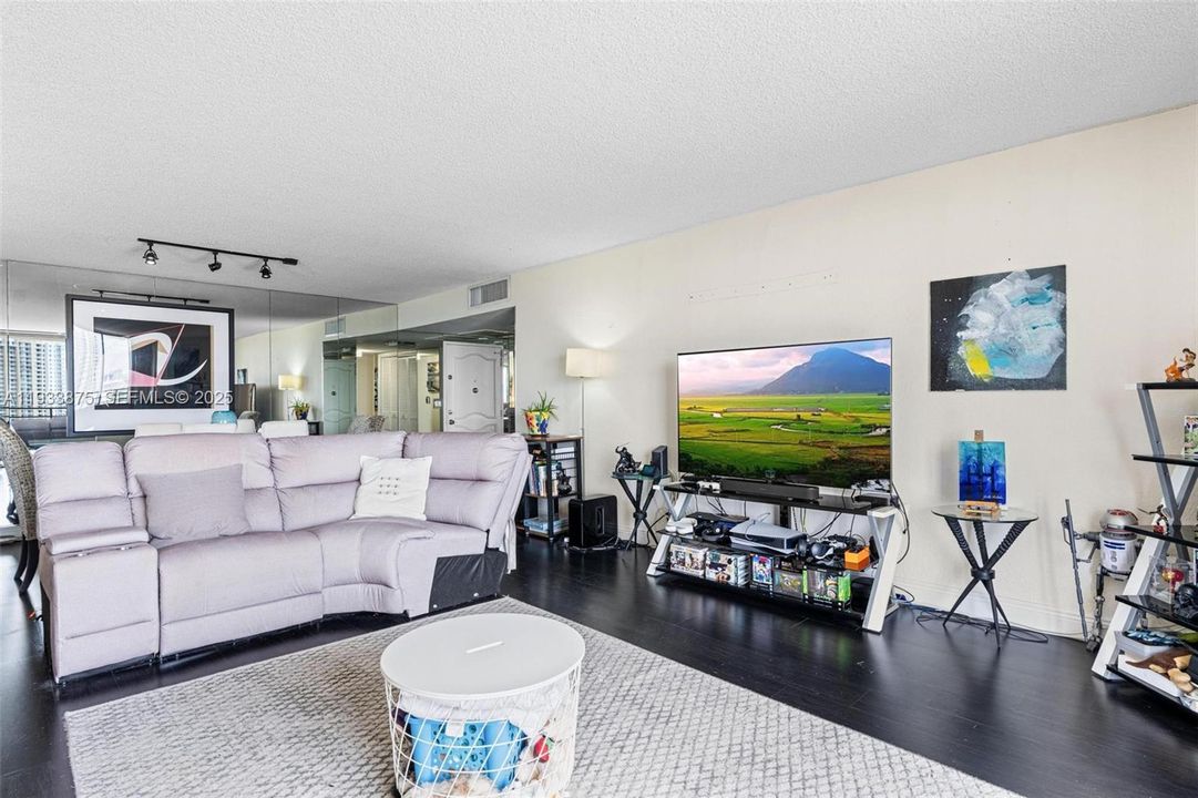 For Sale: $495,000 (3 beds, 2 baths, 1780 Square Feet)