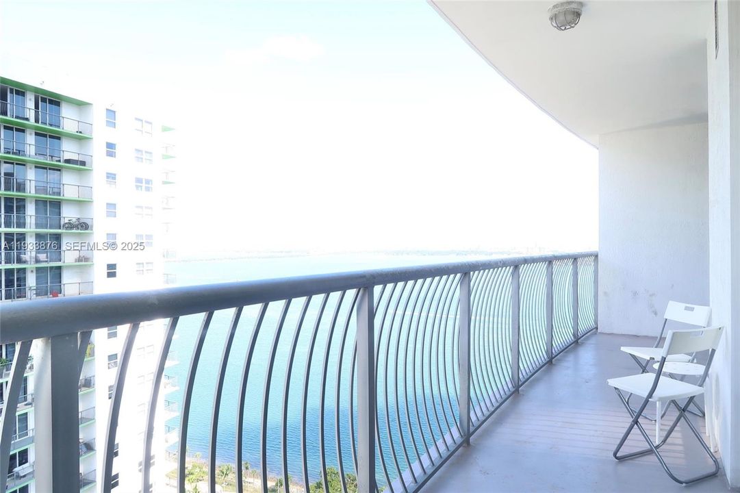 For Rent: $2,650 (1 beds, 1 baths, 825 Square Feet)