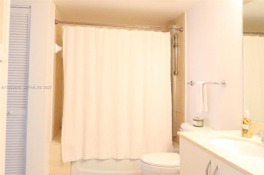 For Rent: $2,650 (1 beds, 1 baths, 825 Square Feet)