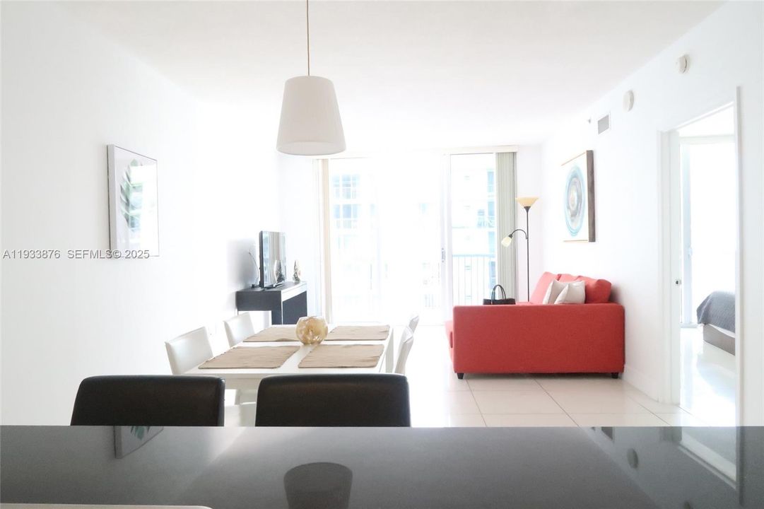 For Rent: $2,650 (1 beds, 1 baths, 825 Square Feet)