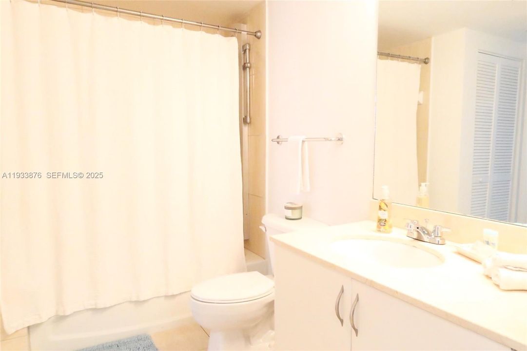 For Rent: $2,650 (1 beds, 1 baths, 825 Square Feet)