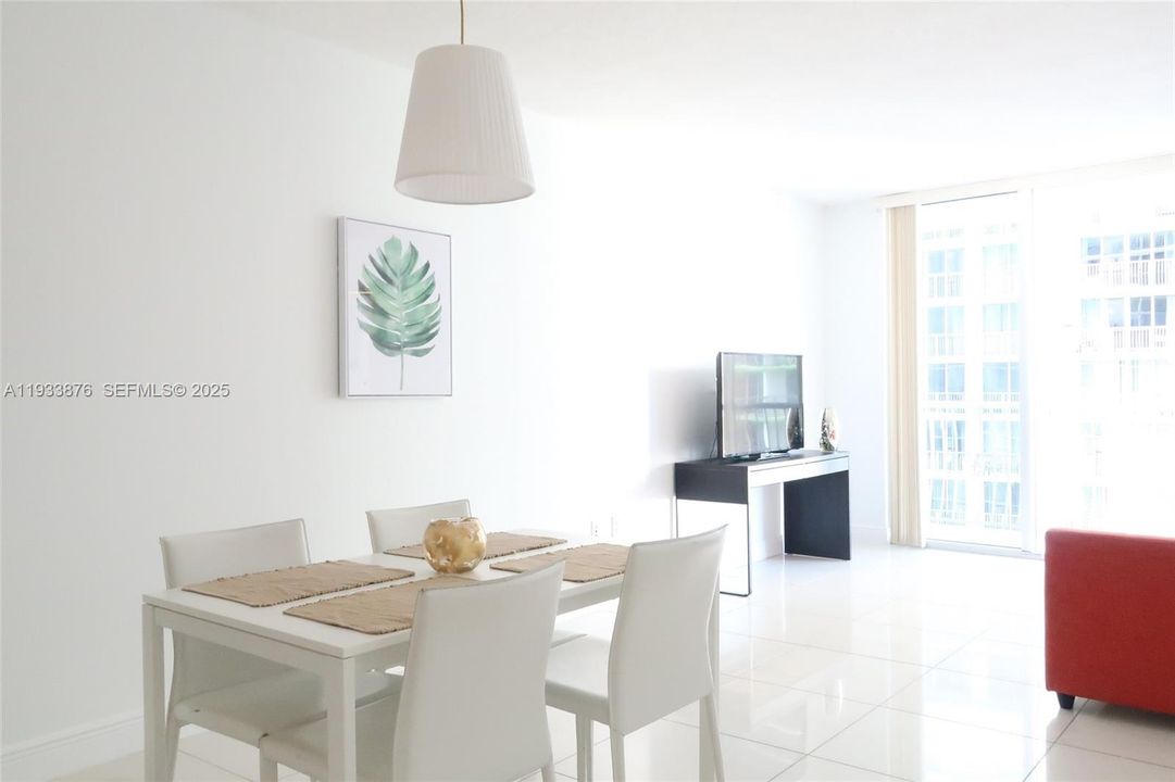 For Rent: $2,650 (1 beds, 1 baths, 825 Square Feet)