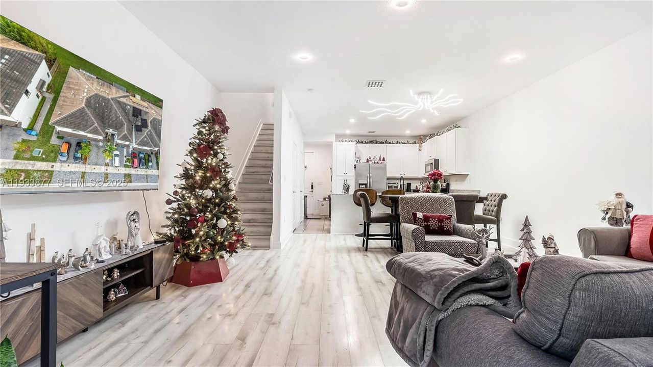 For Sale: $440,000 (3 beds, 2 baths, 1530 Square Feet)