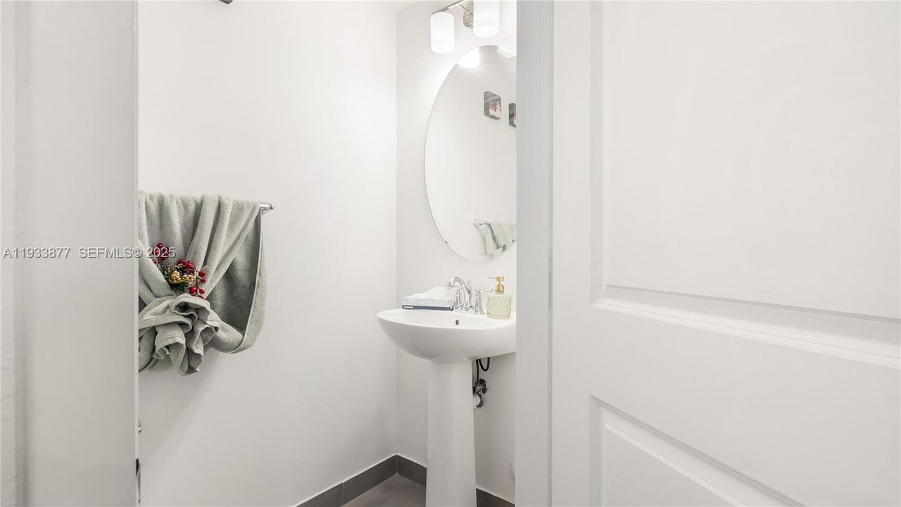 For Sale: $440,000 (3 beds, 2 baths, 1530 Square Feet)