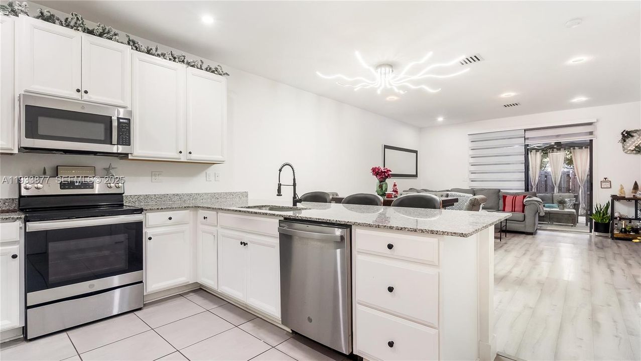 For Sale: $440,000 (3 beds, 2 baths, 1530 Square Feet)