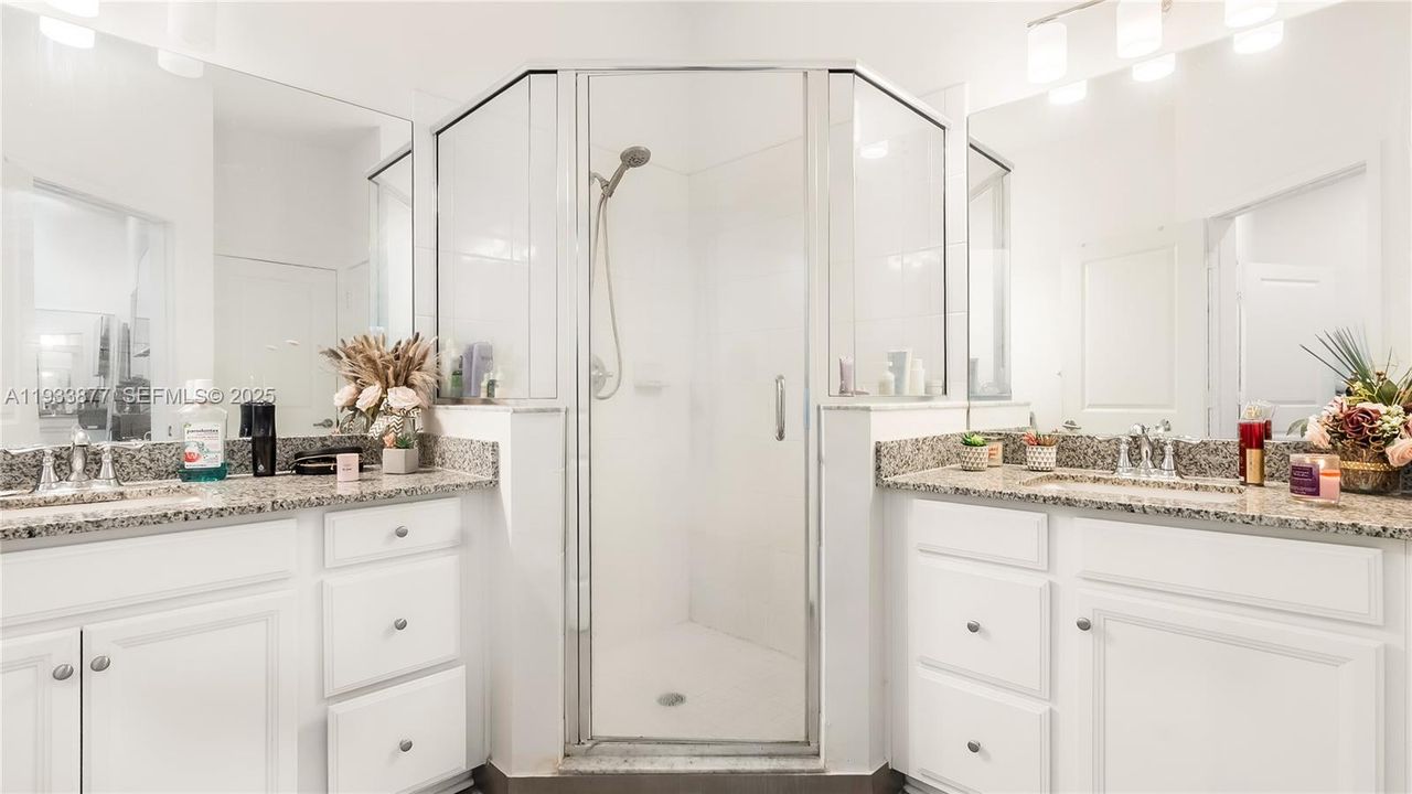 For Sale: $440,000 (3 beds, 2 baths, 1530 Square Feet)