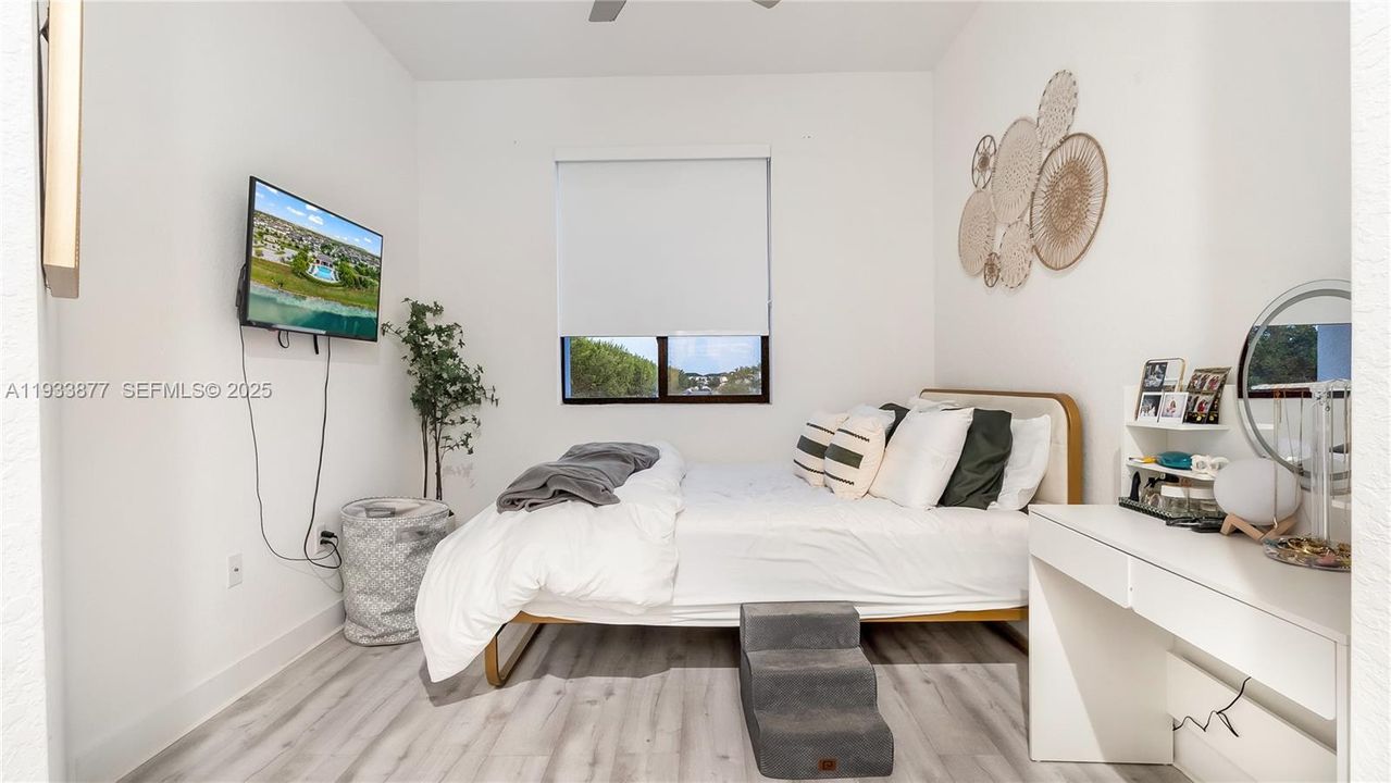 For Sale: $440,000 (3 beds, 2 baths, 1530 Square Feet)