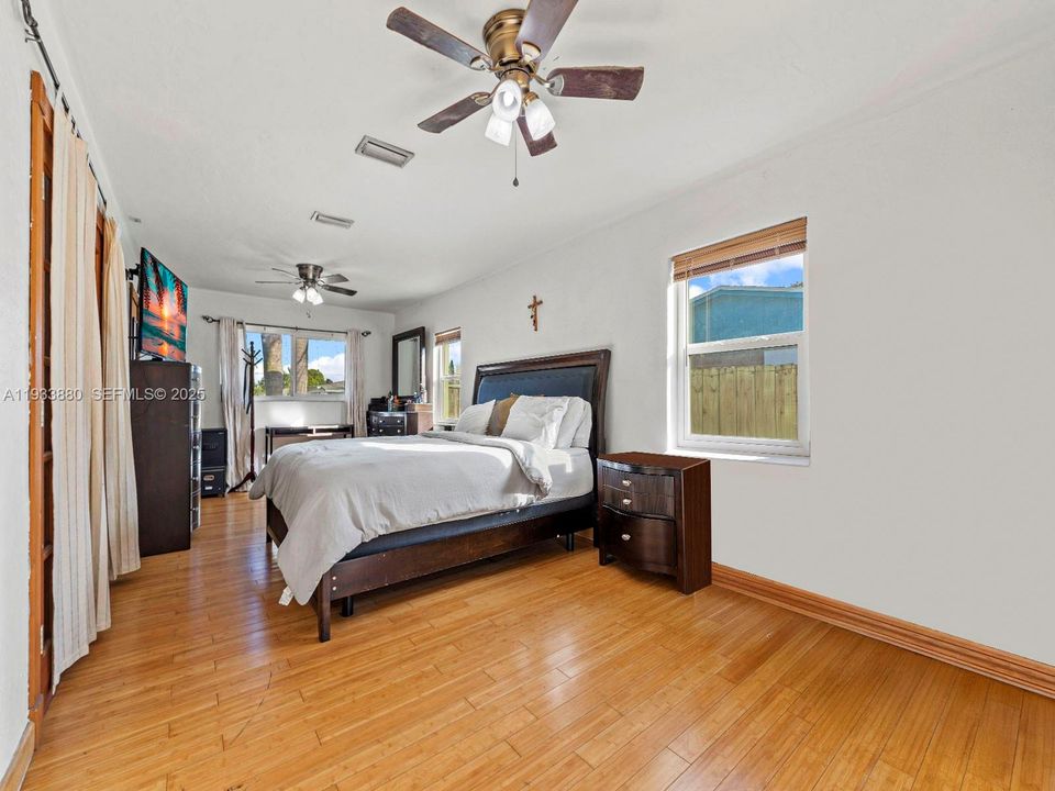 For Sale: $524,900 (3 beds, 2 baths, 1698 Square Feet)