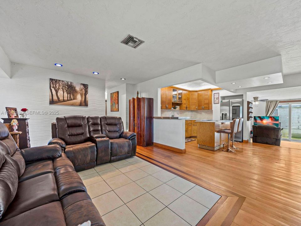 For Sale: $524,900 (3 beds, 2 baths, 1698 Square Feet)