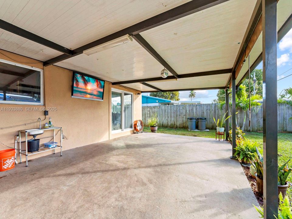 For Sale: $524,900 (3 beds, 2 baths, 1698 Square Feet)