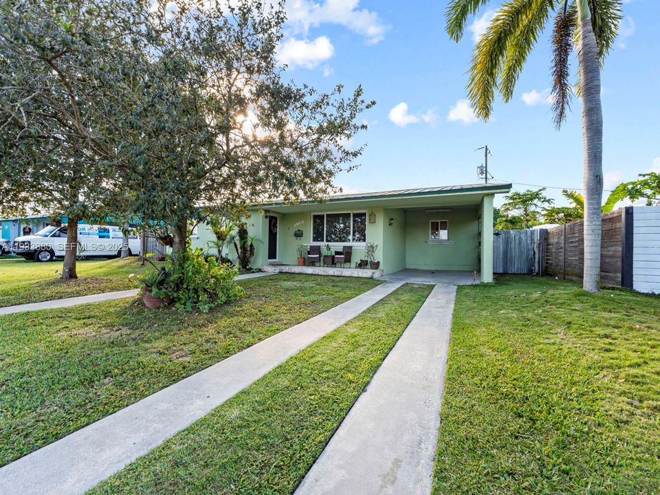 For Sale: $524,900 (3 beds, 2 baths, 1698 Square Feet)