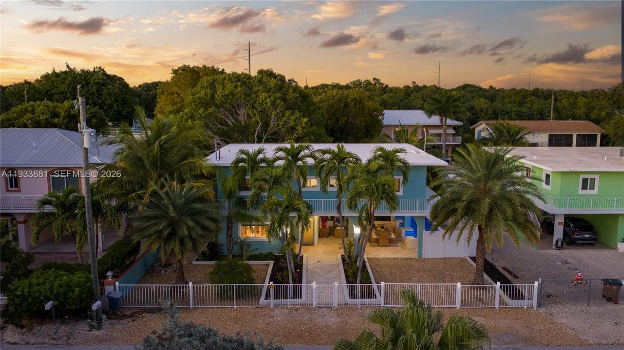 待售: $1,800,000 (3 贝兹, 3 浴室, 1628 平方英尺)