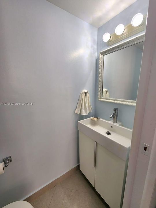 For Rent: $2,500 (2 beds, 1 baths, 794 Square Feet)