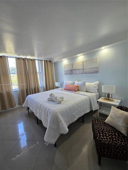 For Rent: $2,500 (2 beds, 1 baths, 794 Square Feet)