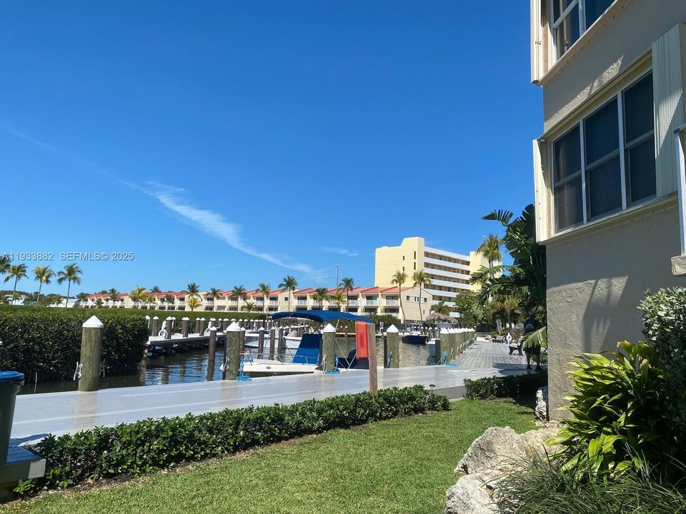 For Rent: $2,500 (2 beds, 1 baths, 794 Square Feet)