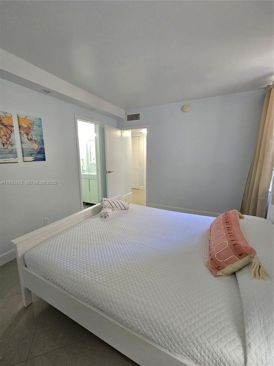 For Rent: $2,500 (2 beds, 1 baths, 794 Square Feet)