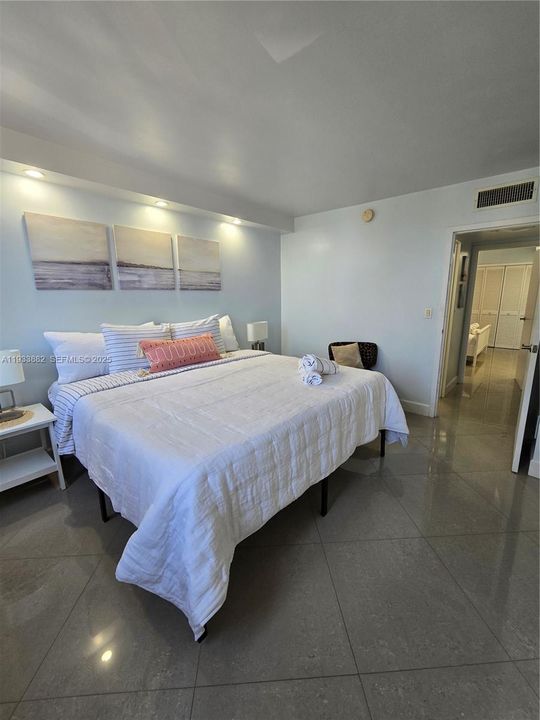 For Rent: $2,500 (2 beds, 1 baths, 794 Square Feet)