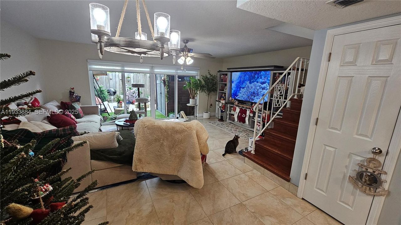 For Sale: $319,000 (3 beds, 2 baths, 1330 Square Feet)