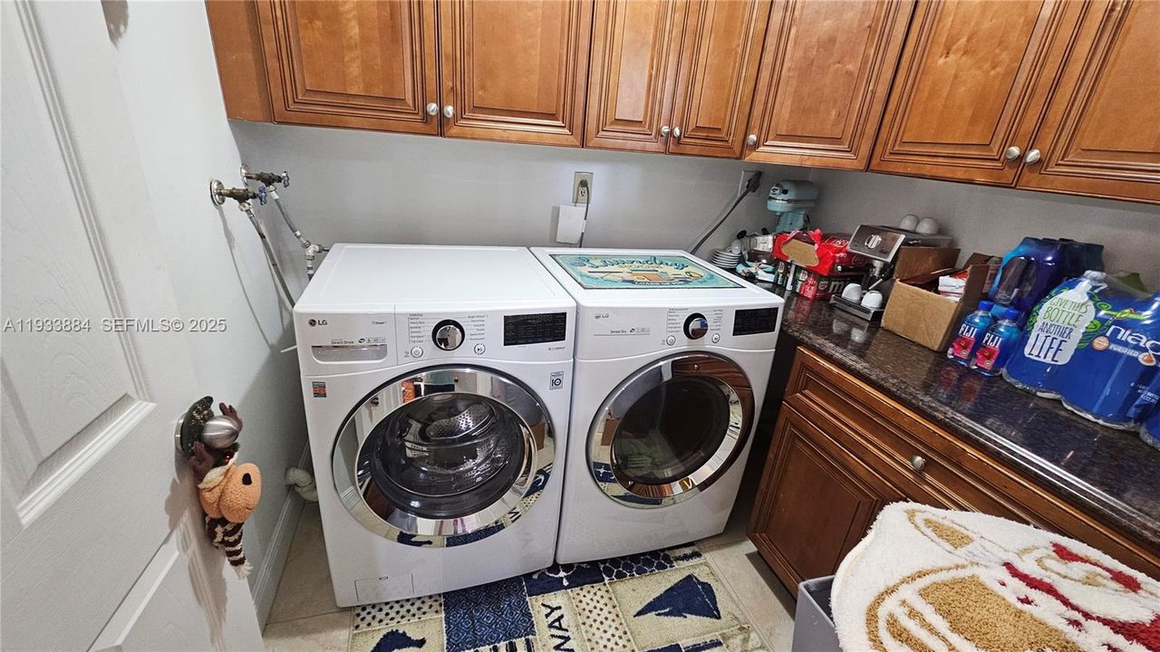 For Sale: $319,000 (3 beds, 2 baths, 1330 Square Feet)