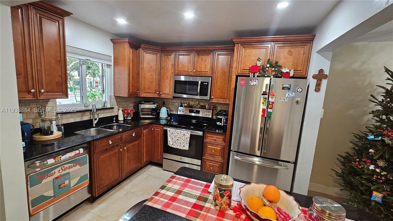 For Sale: $319,000 (3 beds, 2 baths, 1330 Square Feet)