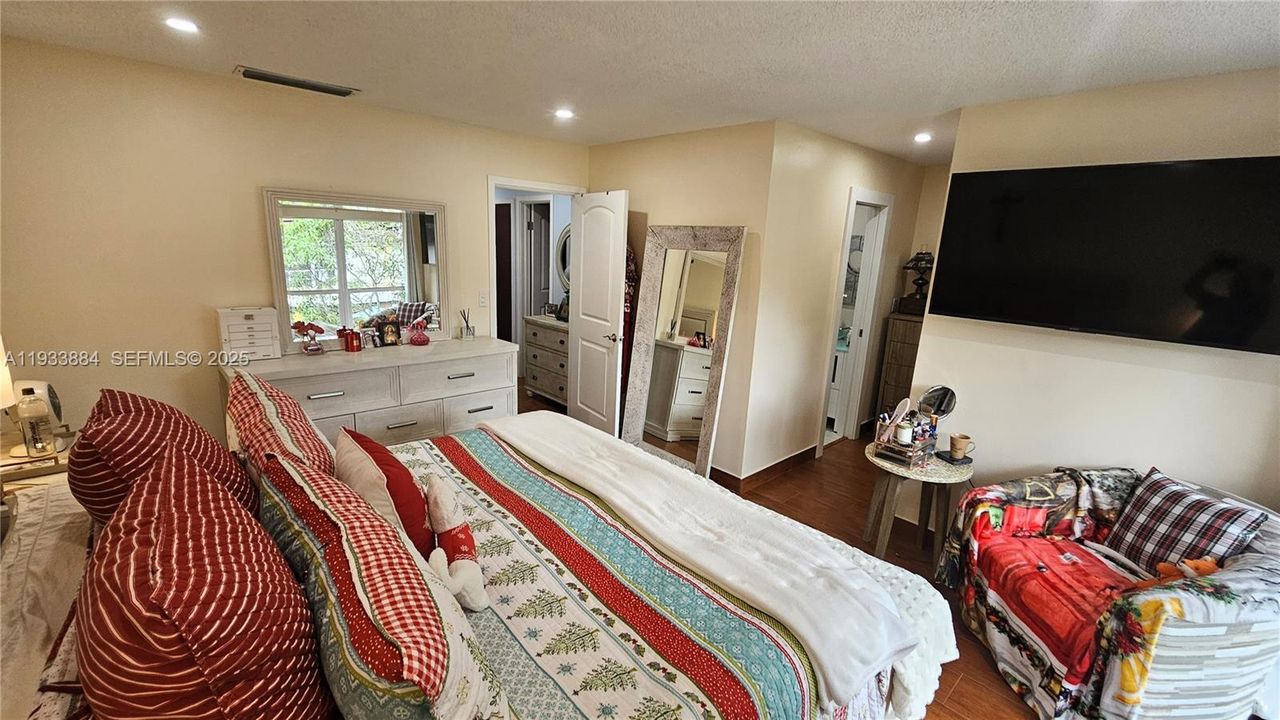 For Sale: $319,000 (3 beds, 2 baths, 1330 Square Feet)