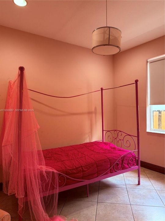 出租: $4,800 (3 贝兹, 2 浴室, 1432 平方英尺)