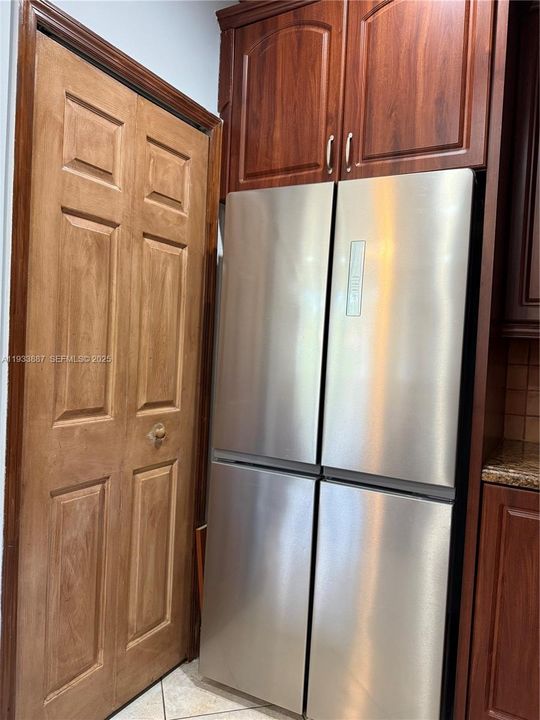 出租: $4,800 (3 贝兹, 2 浴室, 1432 平方英尺)