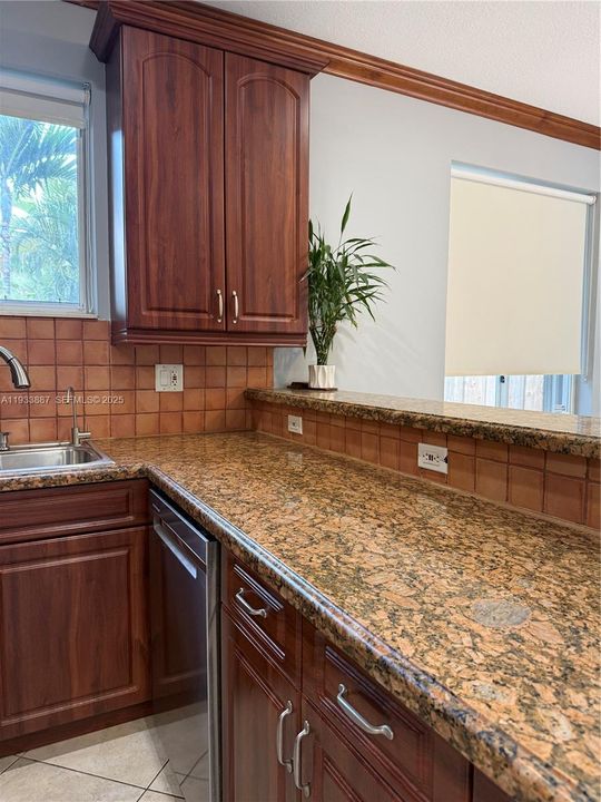 出租: $4,800 (3 贝兹, 2 浴室, 1432 平方英尺)