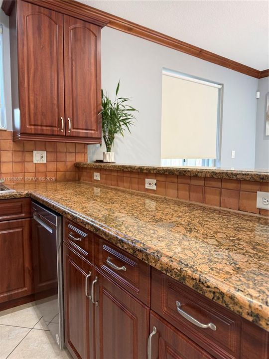 出租: $4,800 (3 贝兹, 2 浴室, 1432 平方英尺)