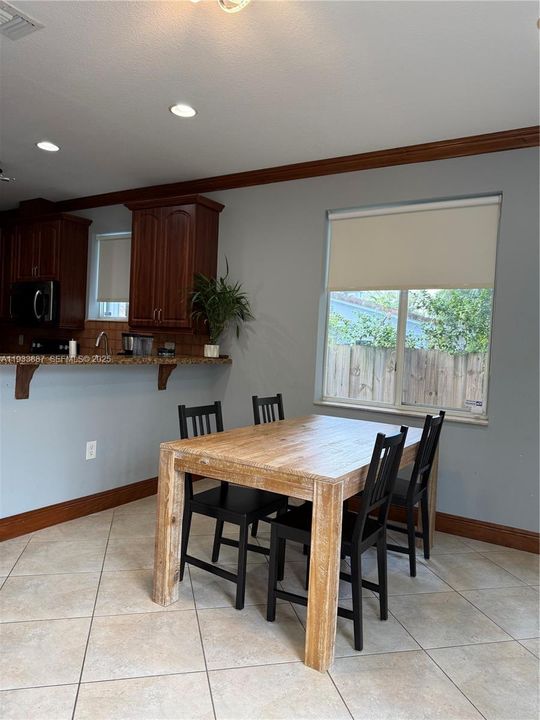 出租: $4,800 (3 贝兹, 2 浴室, 1432 平方英尺)