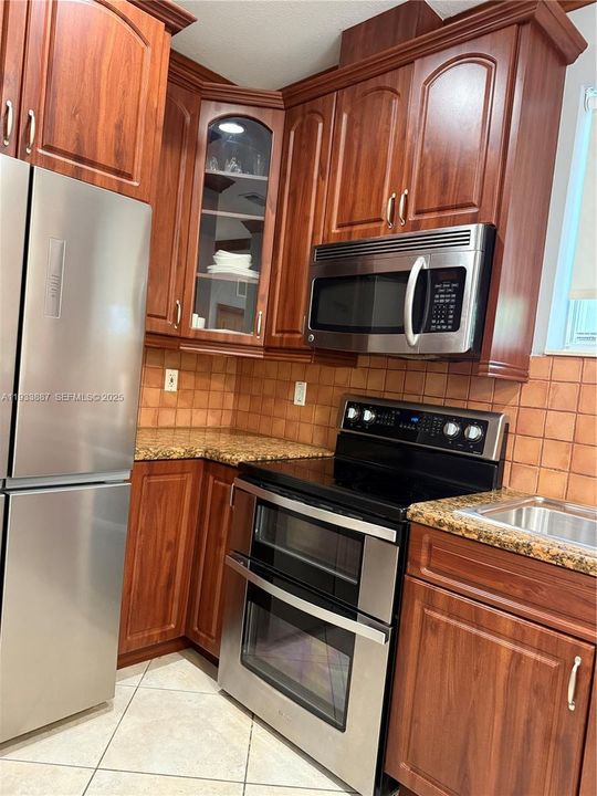 出租: $4,800 (3 贝兹, 2 浴室, 1432 平方英尺)