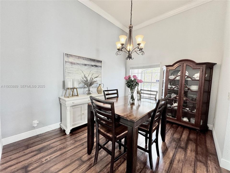 En Venta: $850,000 (3 camas, 2 baños, 2118 Pies cuadrados)