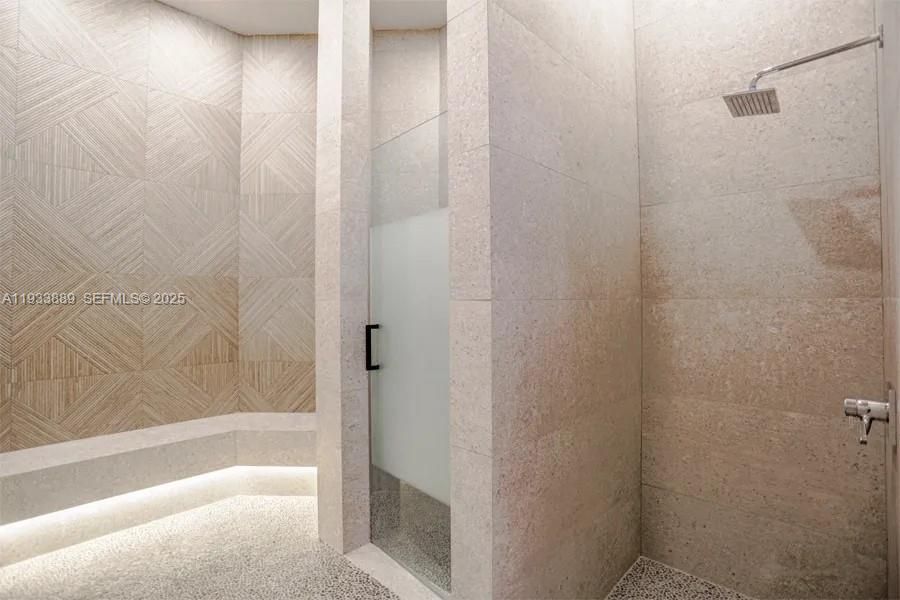 En Venta: $850,000 (3 camas, 2 baños, 2118 Pies cuadrados)